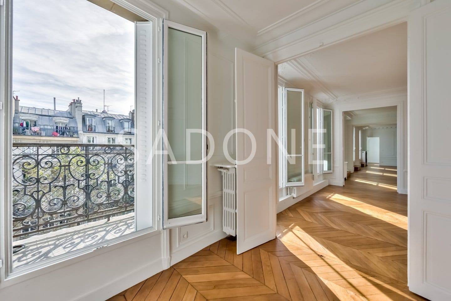 PARIS Xème – Appartement familial 7 pièces, 212 m2