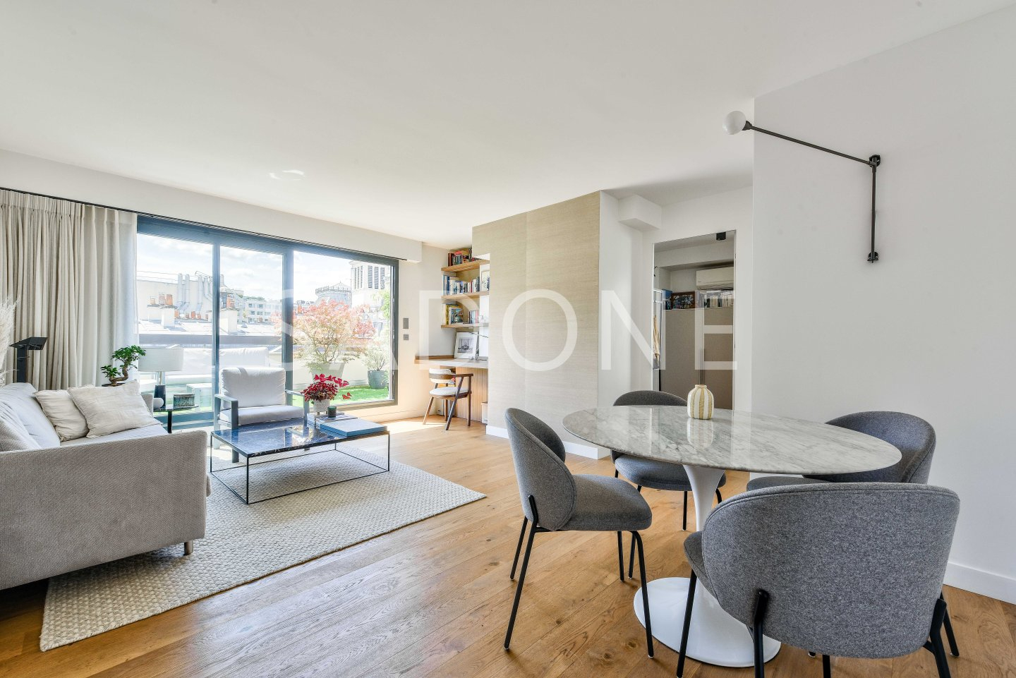 PONT DE NEUILLY – Appartement 61m2 – 2 Chambres / Terrasse 25m2.